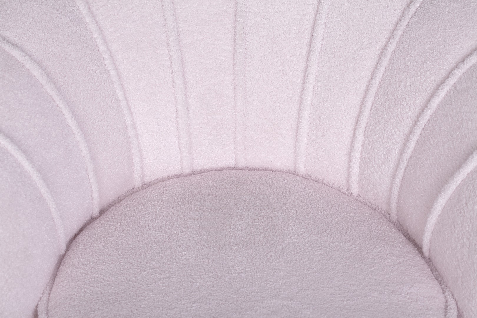 Низкое кресло ракушка Pearl Pink Boucle в интерьере в Москве Низкое кресло ракушка Pearl Pink Boucle в интерьере