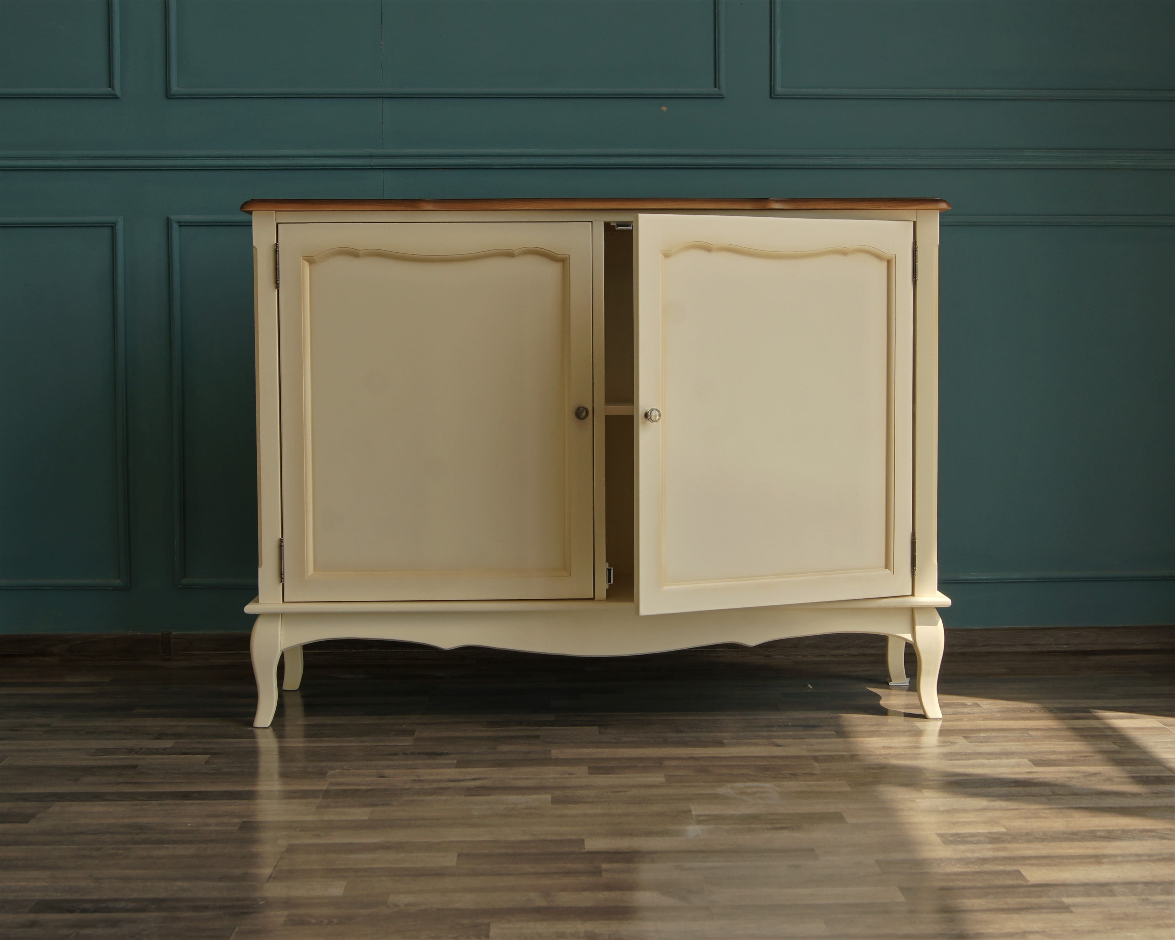 заказать Комод "Leontina" бежевый с дверками арт ST9326 в интернет-магазине