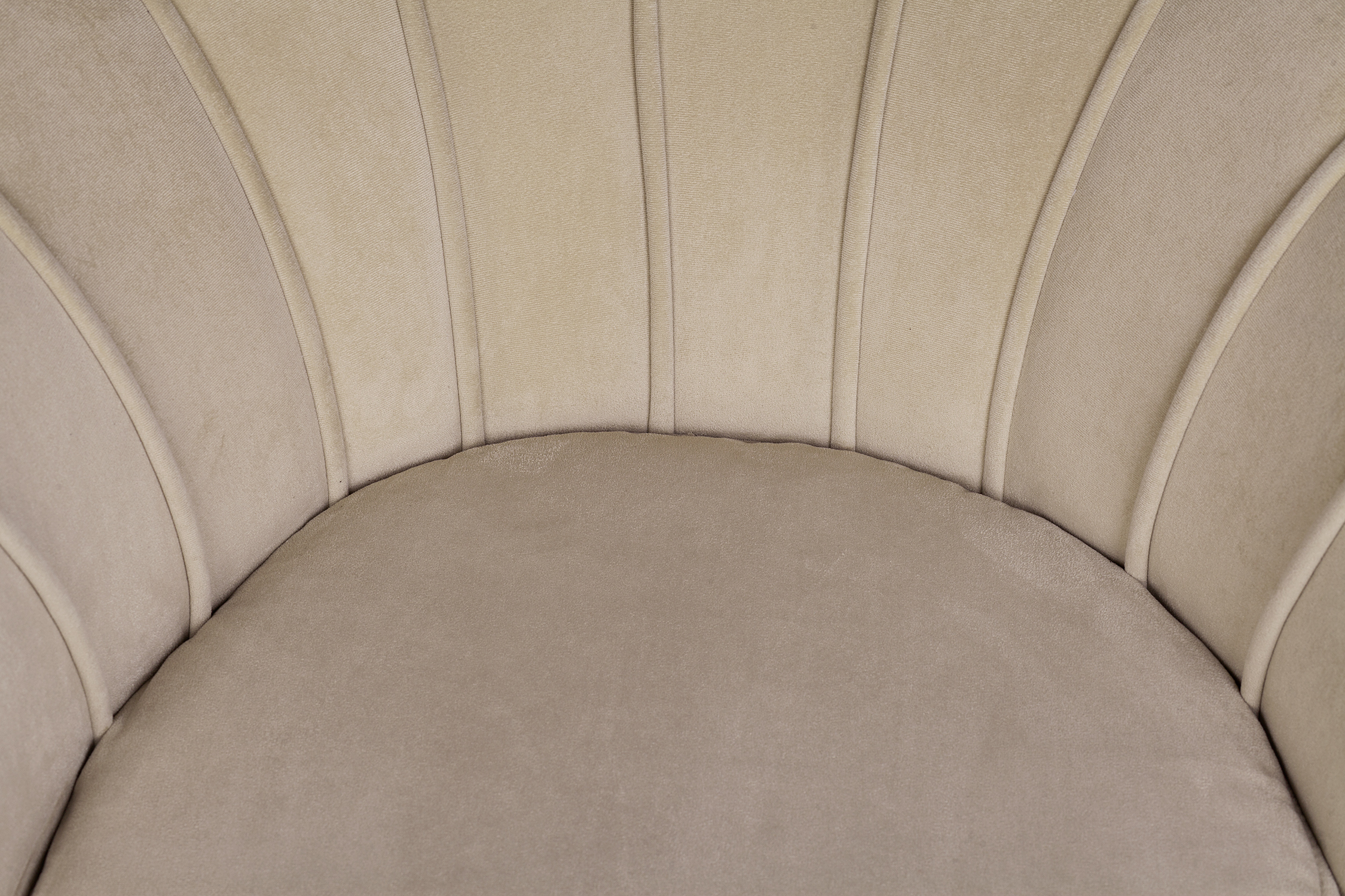 фото Низкое кресло ракушка Pearl Taupe в интерьере в Москве фото Низкое кресло ракушка Pearl Taupe в интерьере