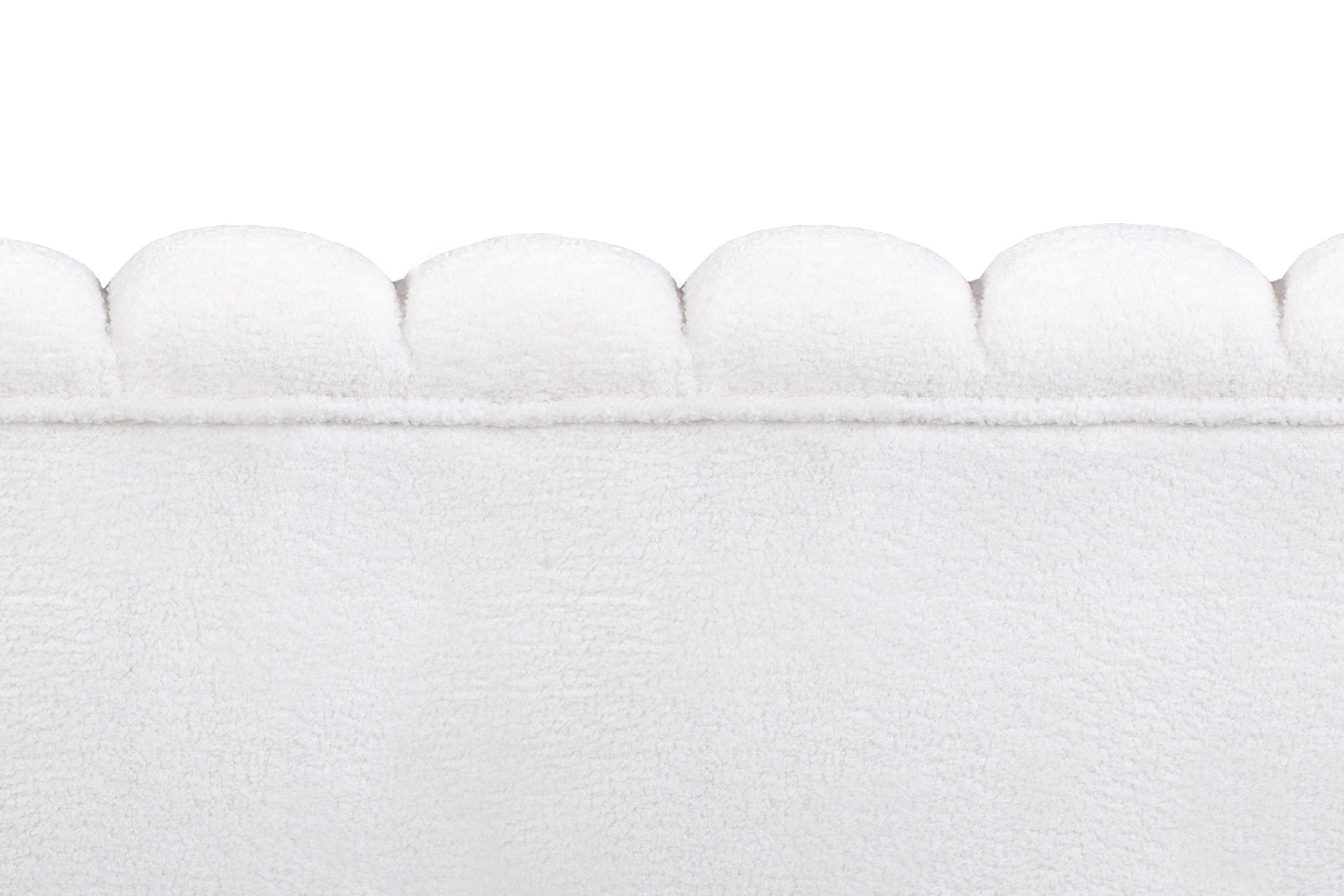 Диван ракушка для гостиниц Pearl Triple Boucle на черных ножках в интерьере