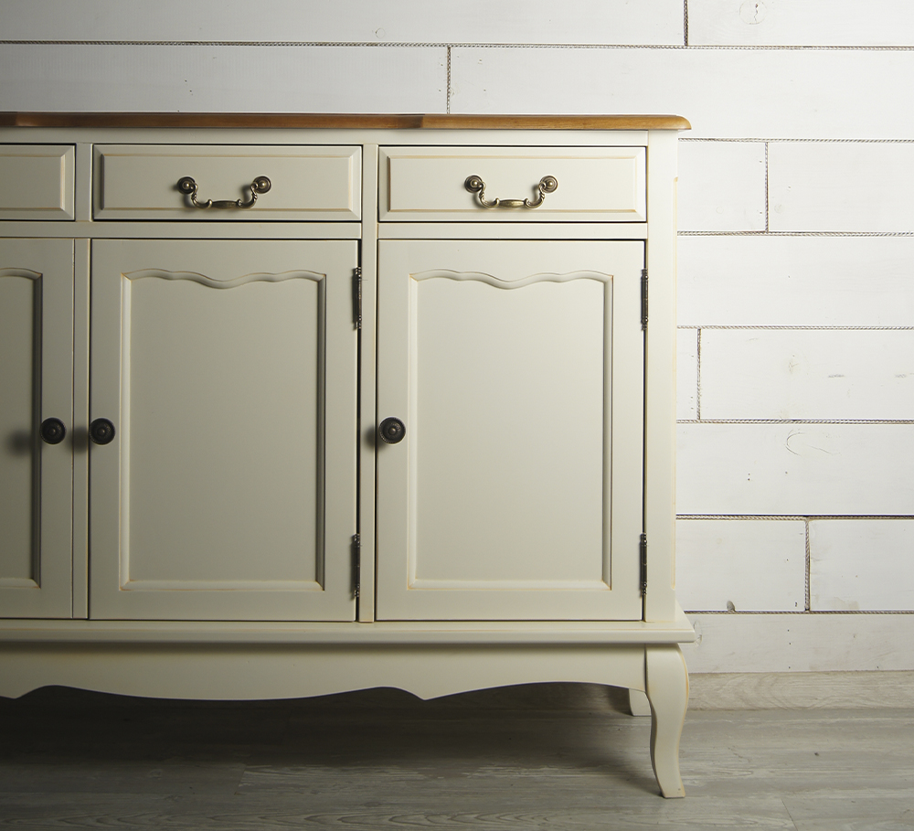 Бежевый Комод Leontina (3 ящика и 3 двери) арт ST9344 в интерьере