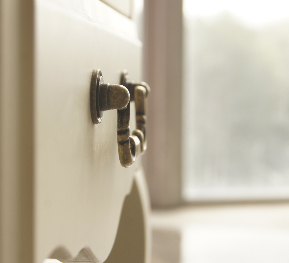 Тумба "Leontina" с открытой полкой арт ST9310 в интернет-магазине в Москве Тумба "Leontina" с открытой полкой арт ST9310 в интернет-магазине