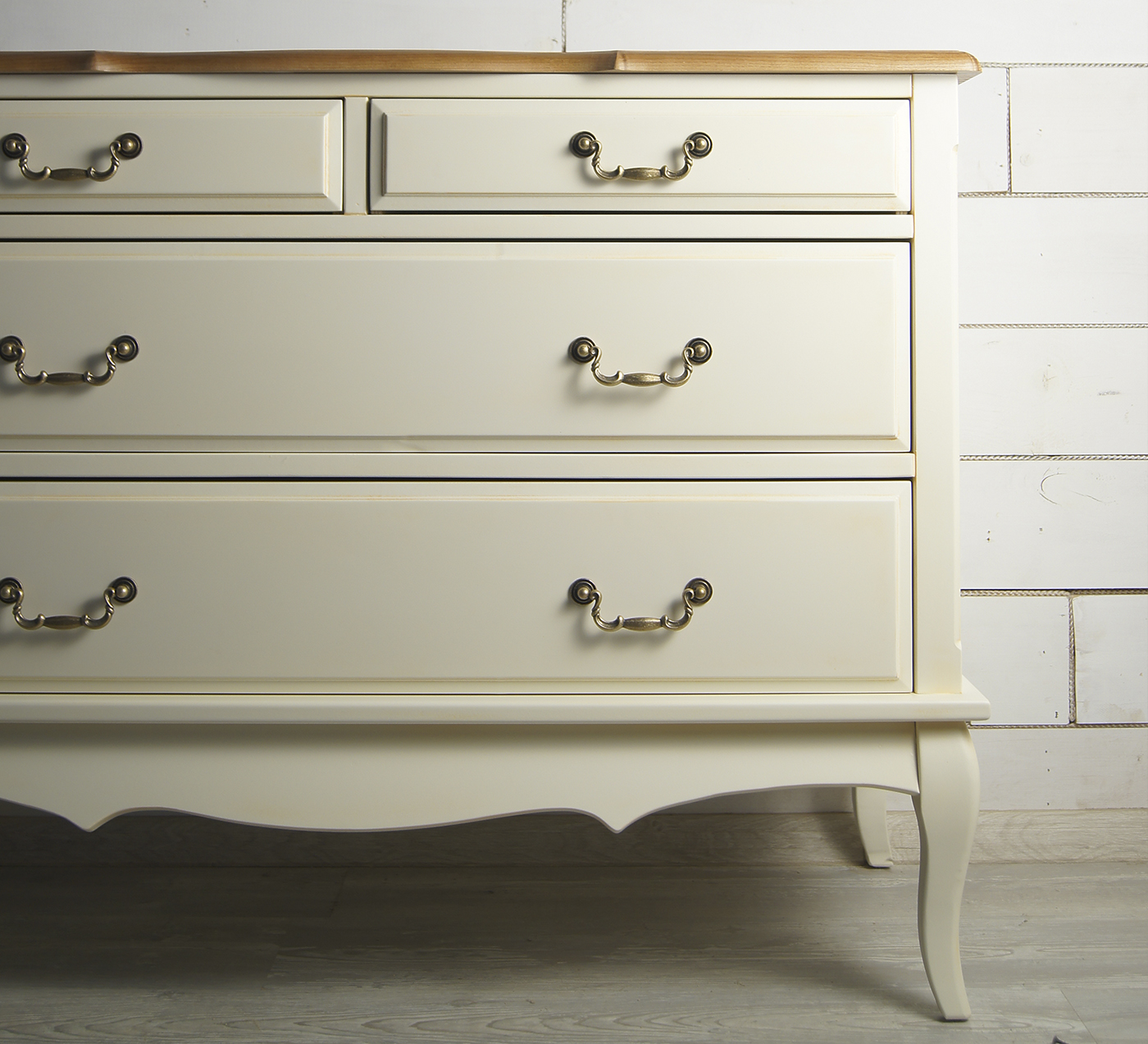 фото Комод «Leontina» на 4 ящика арт ST9315 в интерьере