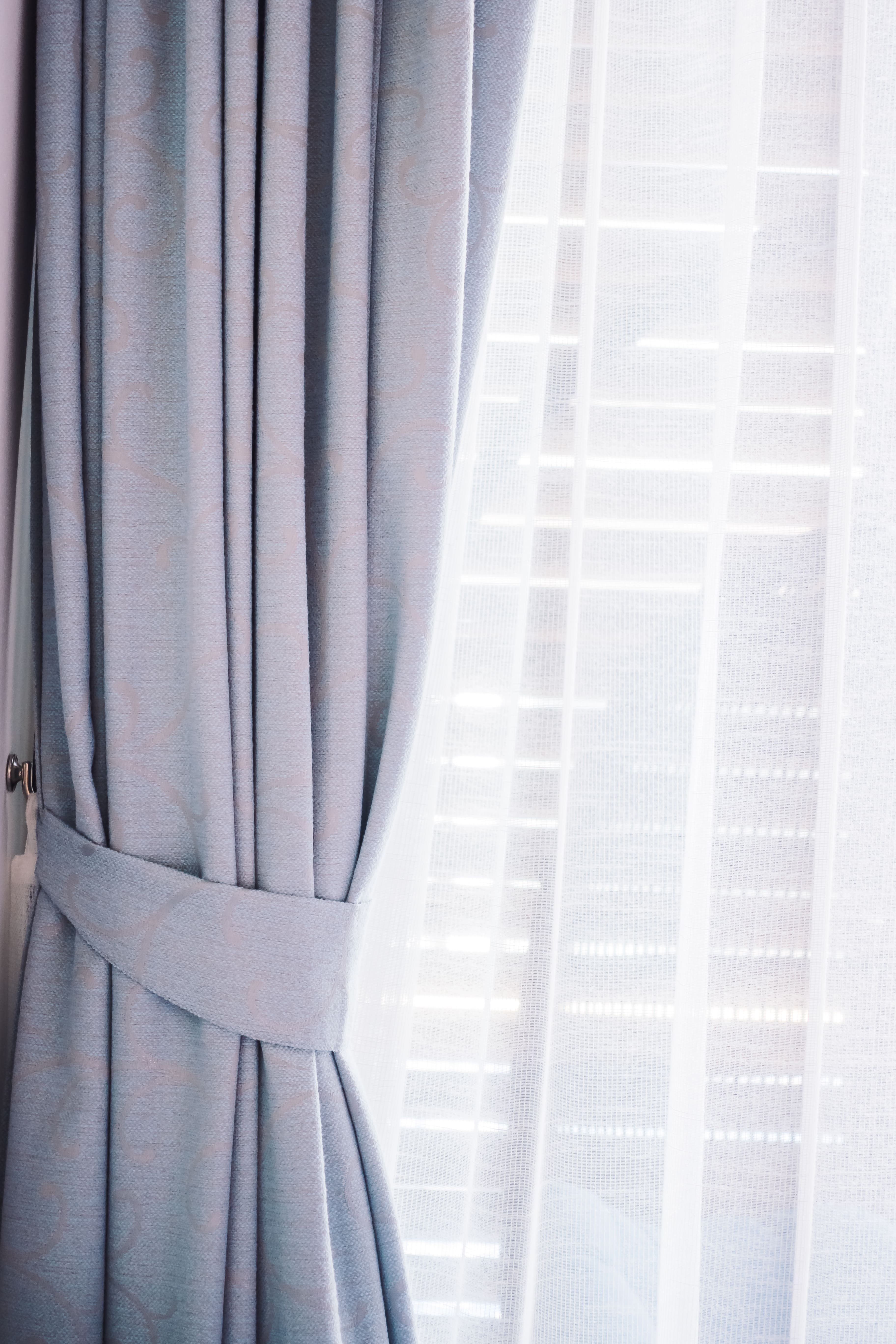 Шторы блэкаут: стиль и защита от света