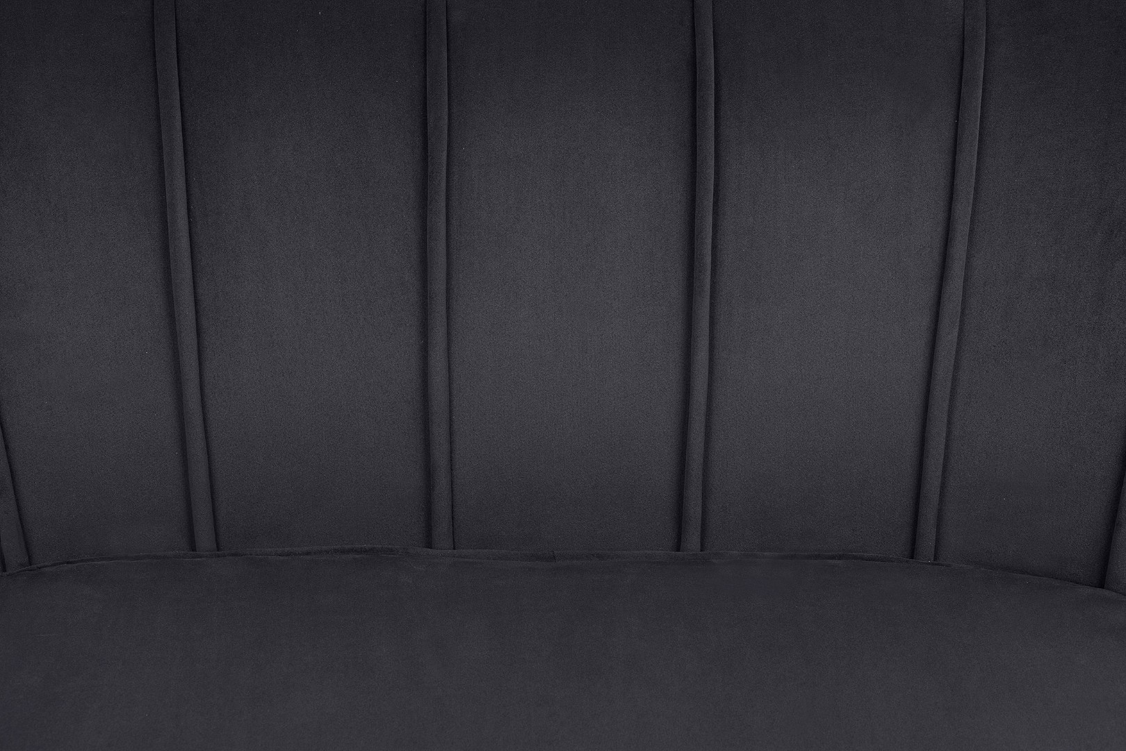 Диван ракушка для гостиниц Pearl Triple Black на черных ножках в интерьере