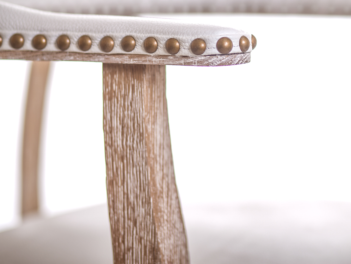 фото Мягкий стул с подлокотниками Tanner White Leather в Москве фото Мягкий стул с подлокотниками Tanner White Leather