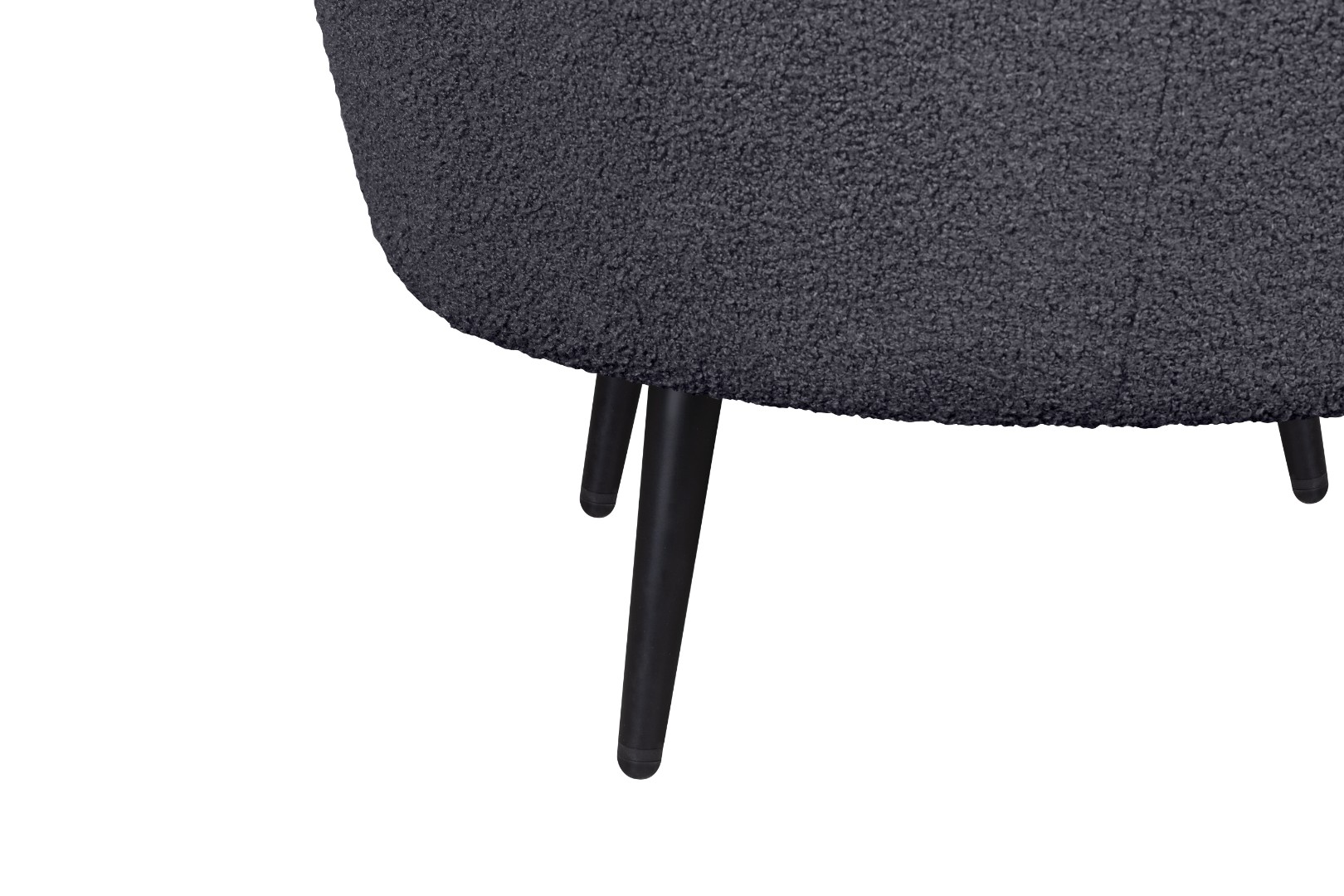 фото Низкое кресло ракушка Pearl Black Boucle на черных ножках в интерьере