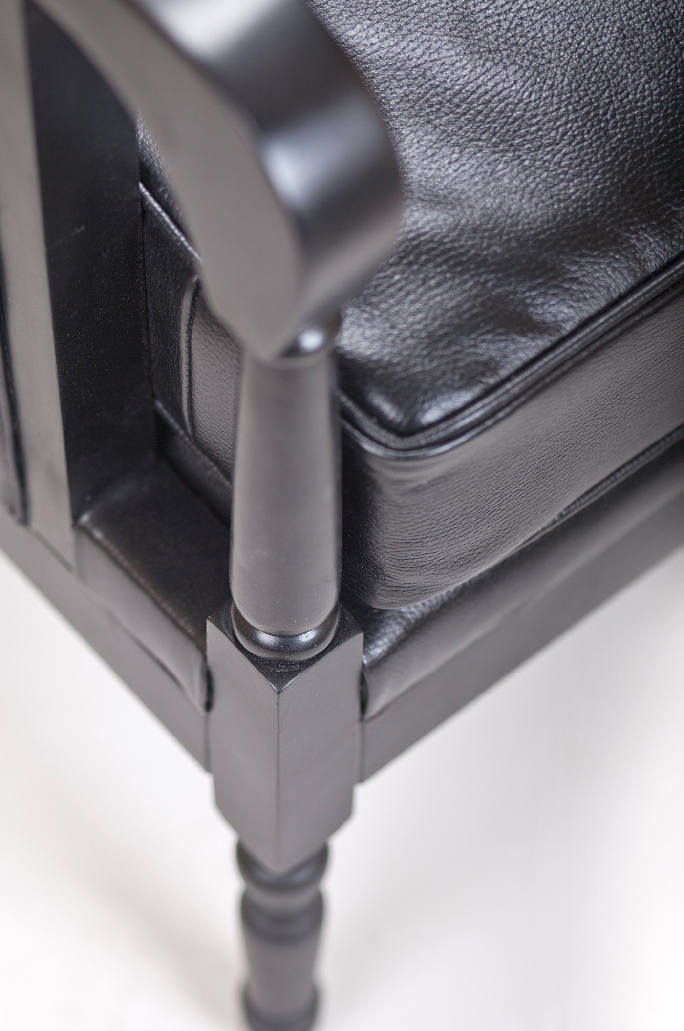 фото Классическое американское кресло Colin Black Leather в Москве фото Классическое американское кресло Colin Black Leather