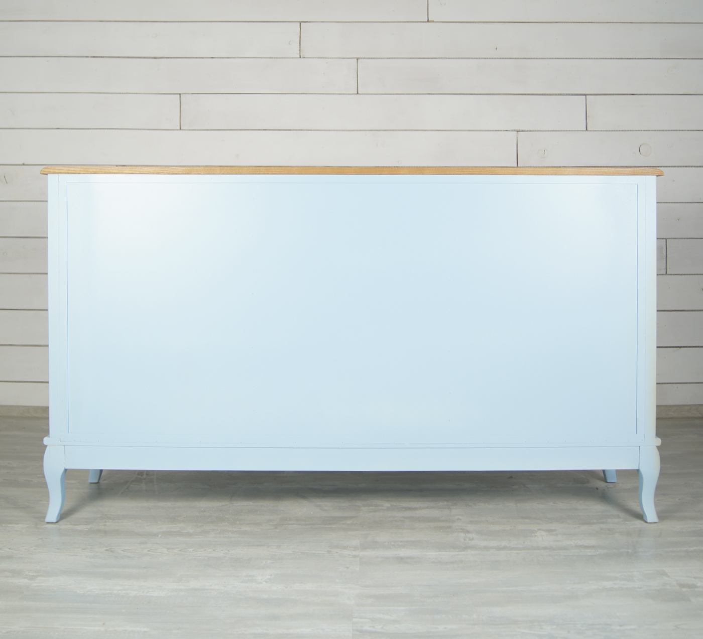 фото Голубой комод Leontina с дверками и ящиками арт ST9351B в интерьере