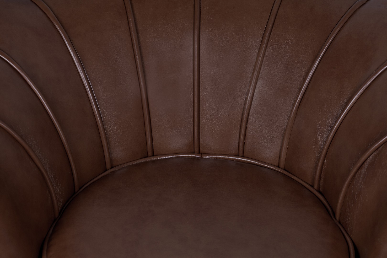 Низкое кресло ракушка Pearl Brown V2 в интерьере в Москве Низкое кресло ракушка Pearl Brown V2 в интерьере
