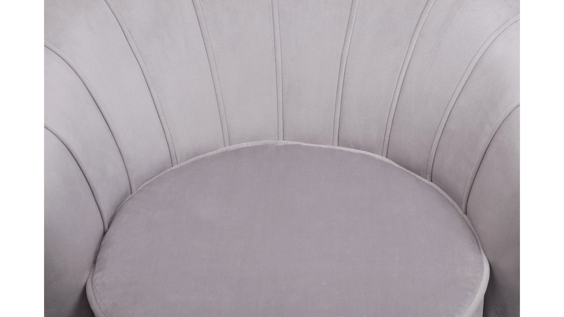 Низкое кресло ракушка Pearl Grey на черных ножках в интерьере в Москве Низкое кресло ракушка Pearl Grey на черных ножках в интерьере