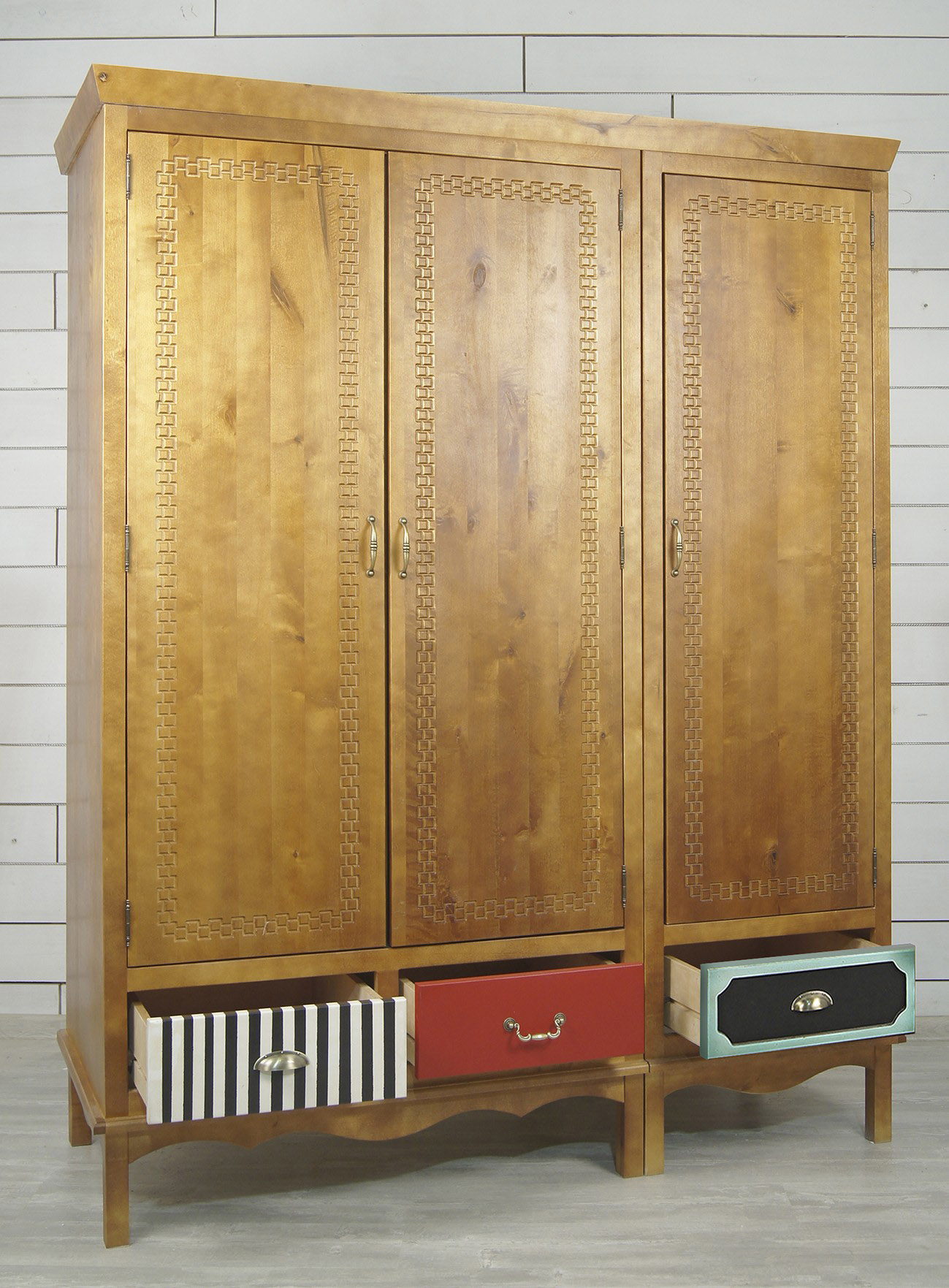 Шкаф трехстворчатый "Gouache Birch" арт М10527/3ETG в интерьере в Москве Шкаф трехстворчатый "Gouache Birch" арт М10527/3ETG в интерьере