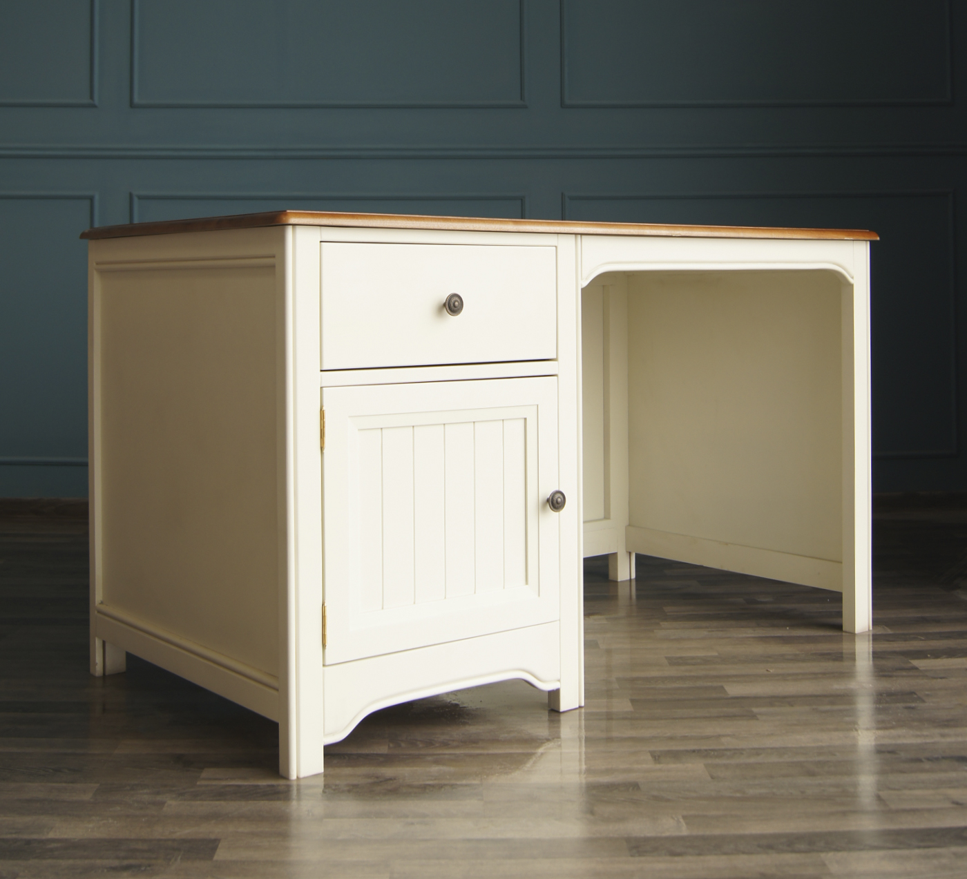 Бежевый рабочий стол с дверкой "Olivia" арт GB3001C в интернет-магазине в Москве Бежевый рабочий стол с дверкой "Olivia" арт GB3001C в интернет-магазине