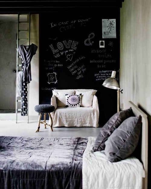 Меловая доска в интерьере: оригинальная идея с юмором