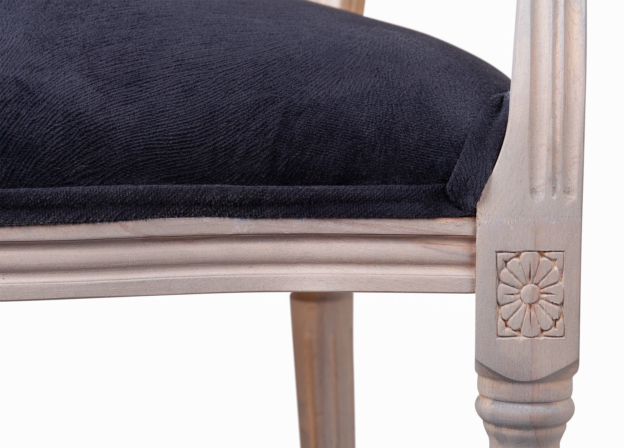 фото Мягкий стул с подлокотниками Delo Arm Black Velvet в интерьере в Москве фото Мягкий стул с подлокотниками Delo Arm Black Velvet в интерьере