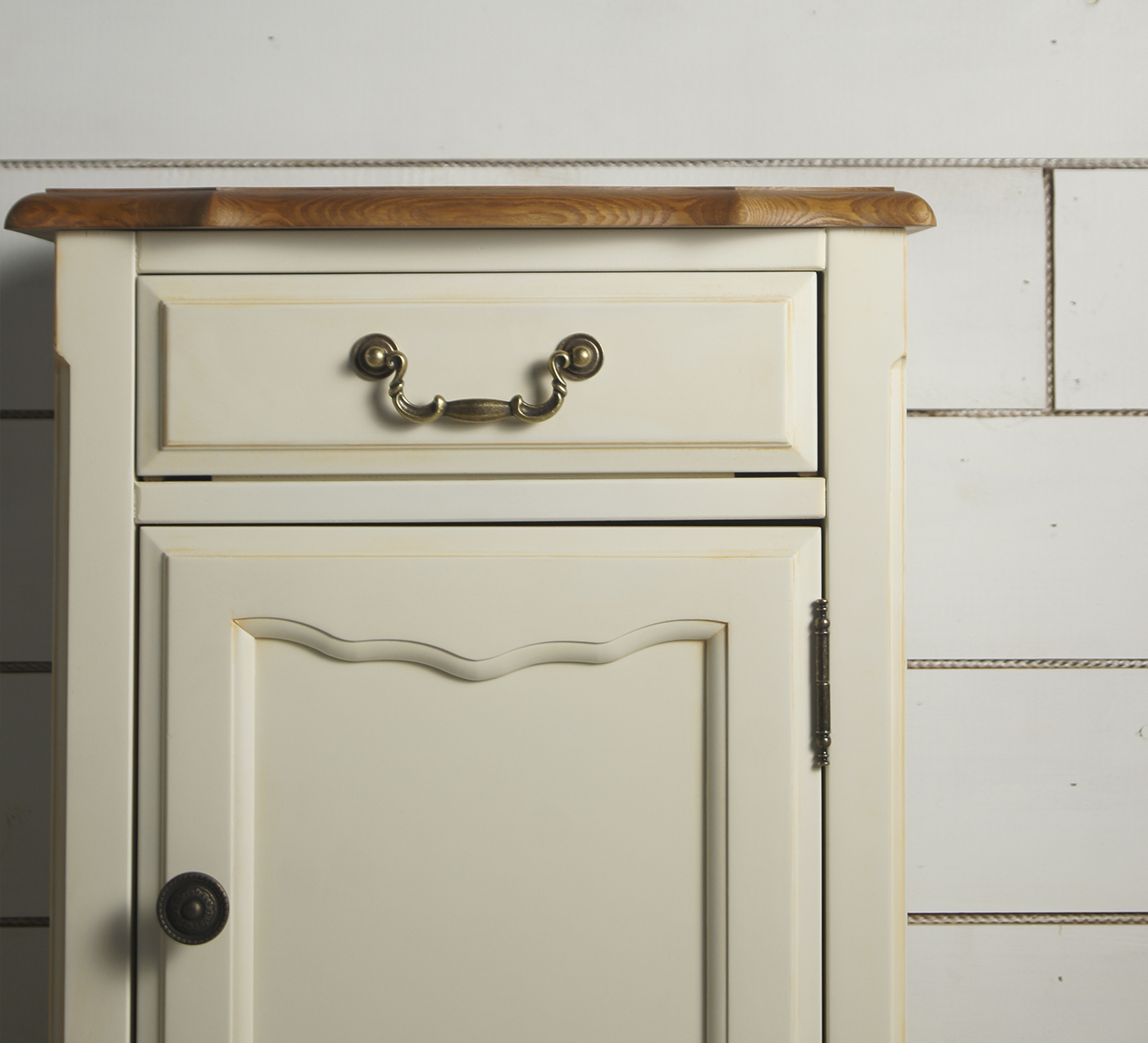 фото Прикроватная тумба "Leontina" с ящиком и дверцей арт ST9323 в Москве фото Прикроватная тумба "Leontina" с ящиком и дверцей арт ST9323