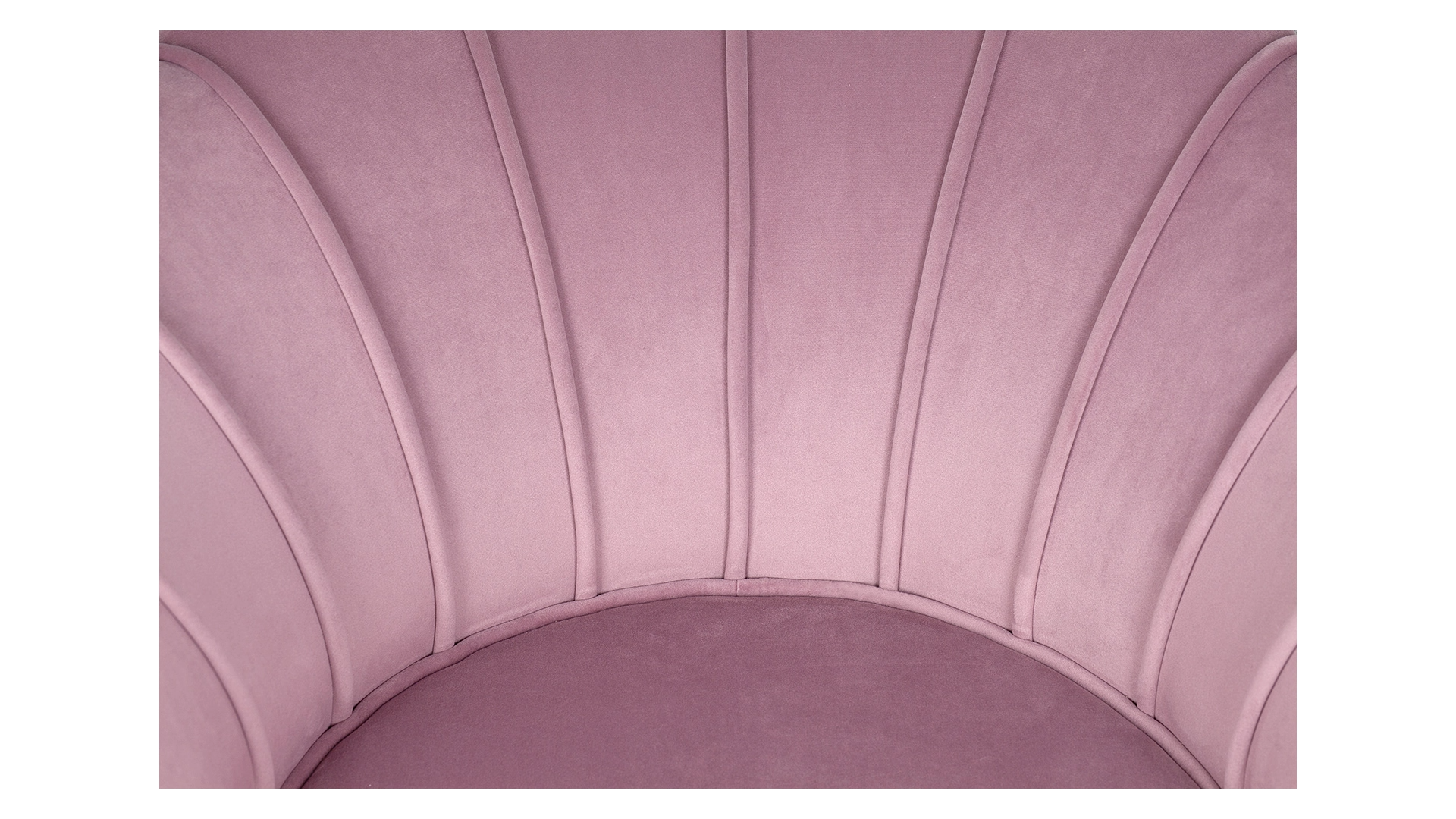 Кресло ракушка Pearl Pink на черных ножках в интерьере в Москве Кресло ракушка Pearl Pink на черных ножках в интерьере