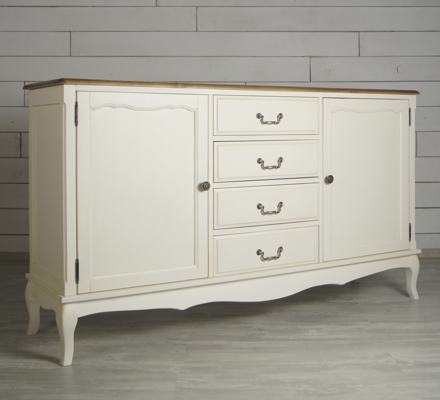 фото Бежевый комод "Leontina" с дверками и ящиками арт ST9351 в интерьере