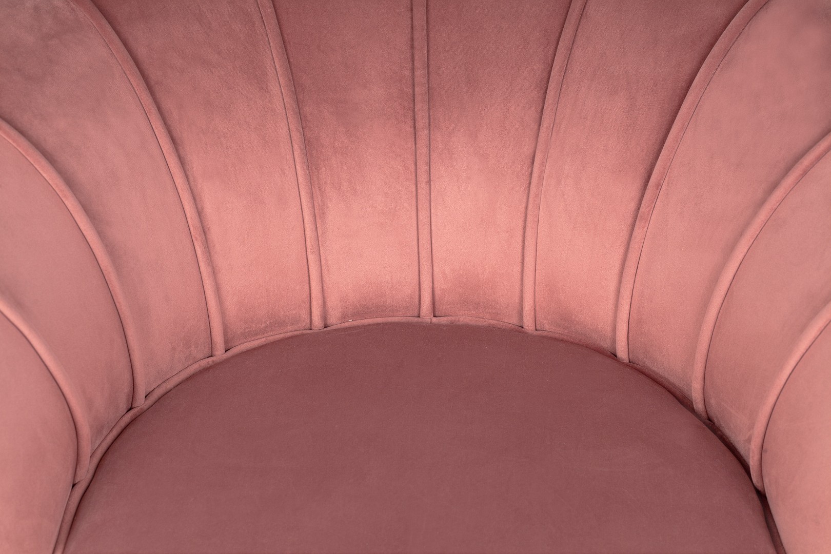 Низкое кресло ракушка Pearl Pink V3 в интерьере в Москве Низкое кресло ракушка Pearl Pink V3 в интерьере