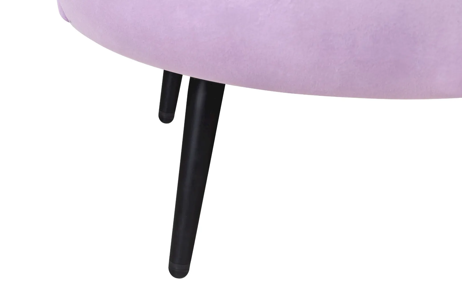 Низкое кресло ракушка Pearl Purple на черных ножках в интерьере в Москве Низкое кресло ракушка Pearl Purple на черных ножках в интерьере