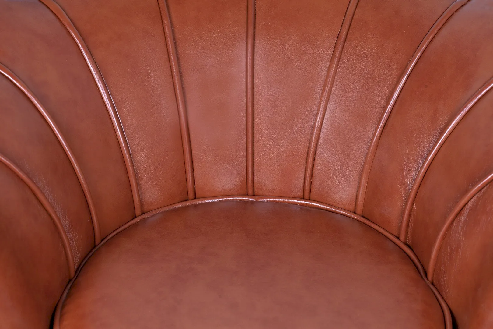 Низкое кресло ракушка Pearl Brown в интерьере в Москве Низкое кресло ракушка Pearl Brown в интерьере
