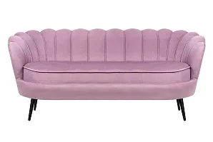 Диван ракушка Pearl Triple Pink на черных ножках в интерьере
