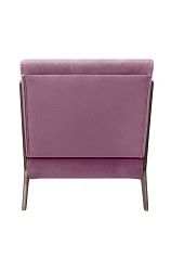 фото Низкое кресло с деревянными подлокотниками Mody Pink розовый в интерьере