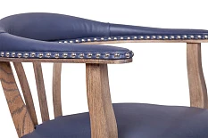 Мягкий стул с подлокотниками Tanner Blue Leather в интерьере