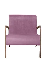 фото Низкое кресло с деревянными подлокотниками Mody Pink розовый в интерьере